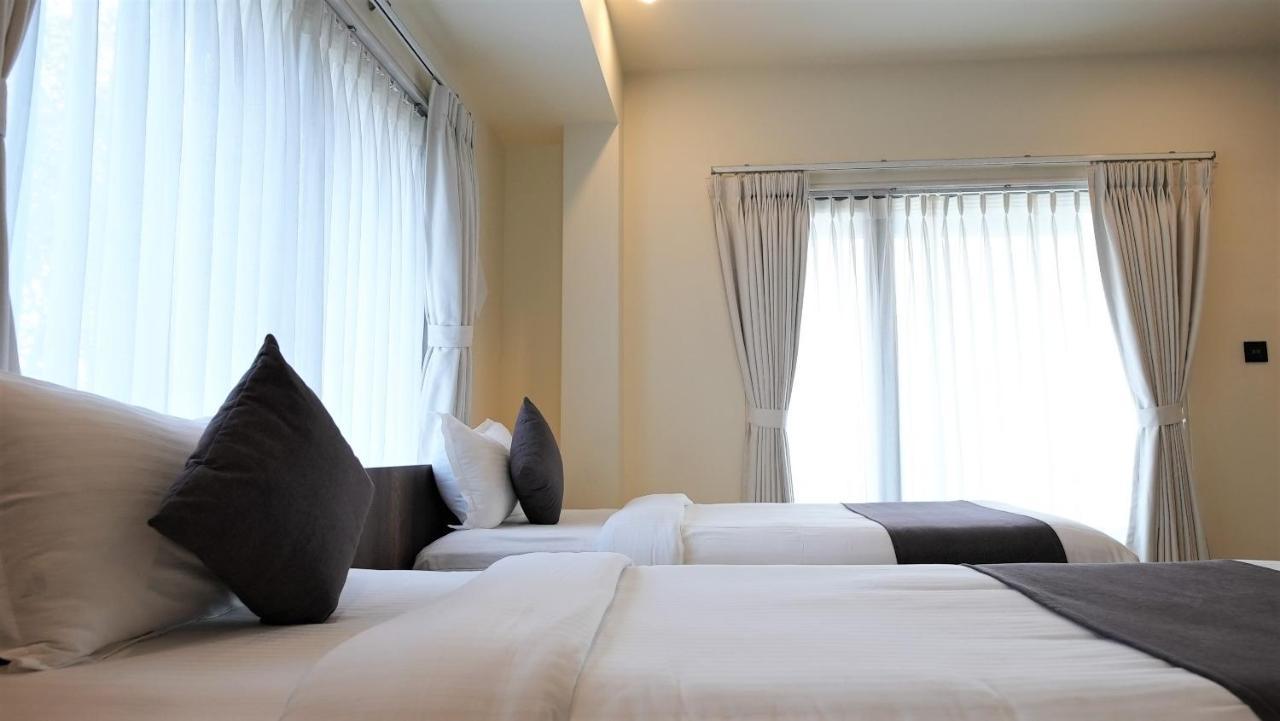 De Glance Hotel Surat Esterno foto
